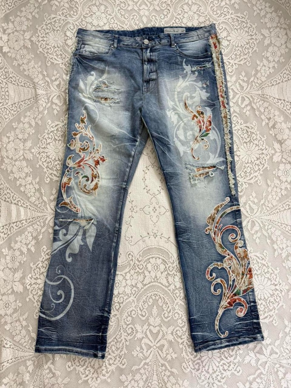 BNWT boho distressed graphic straight leg jeans w patchwork floral tapestry